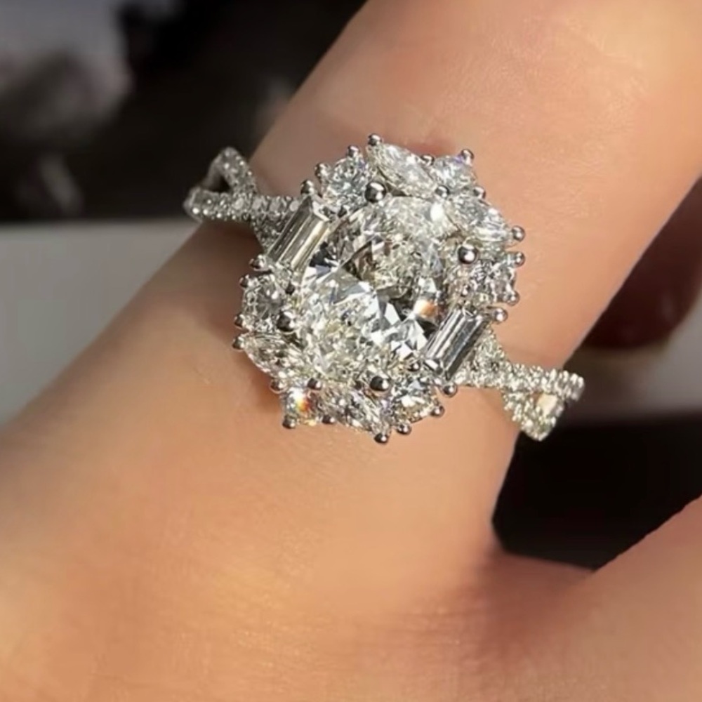 Beautiful 2 Carat Oval Moissanite Cubic Zirconia and 925 Silver Women's Ring